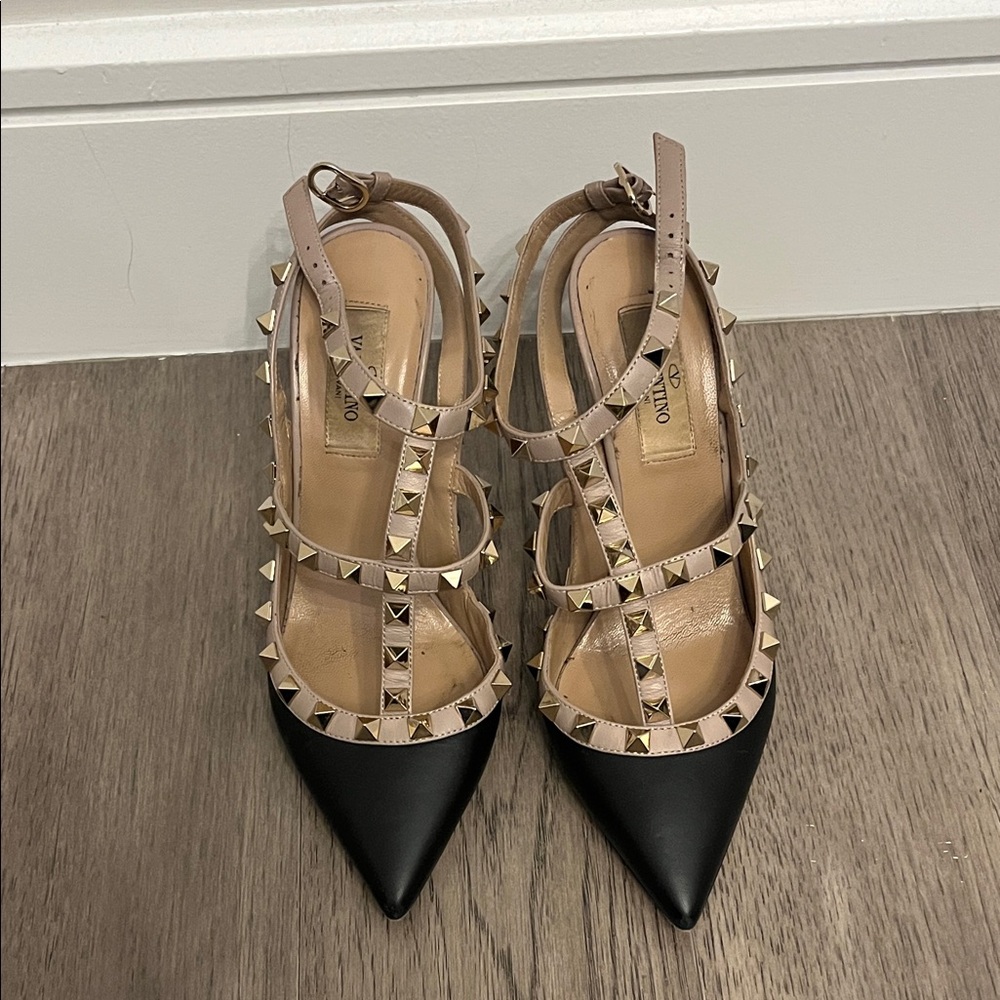 Valentino Garavani rockstud caged pumps. Black. Womens size 36.5. Pre-owned.